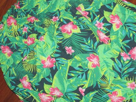 Květinové šaty, 128