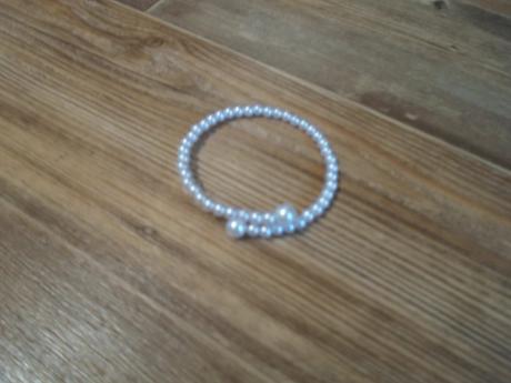 Náramek umělé perly bílý, 