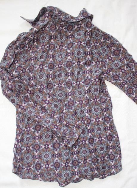 P08 dívčí košile s ornamenty a volánem, 5-6 let, sisley,116