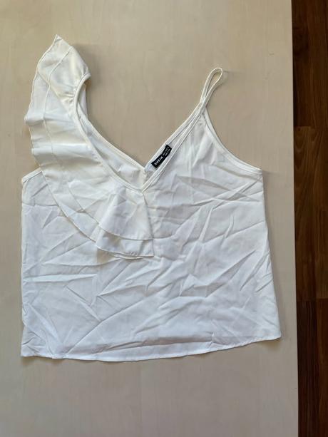 Bílý top s volánem, vel m, shein, m