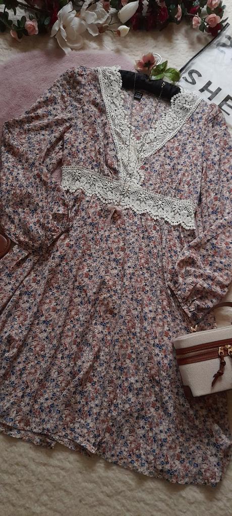 Romantické kvítkové šaty zdobené krajkou, l