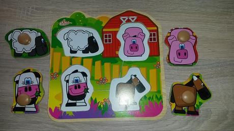 Dřevěná vkládací farma se 4 zvířátky,