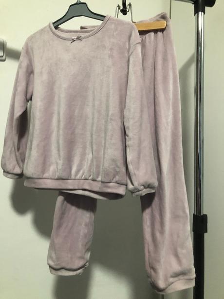 Fialková sametová souprava, 128