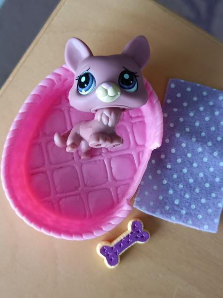 Lps pejsek + pelíšek + deka + kost,