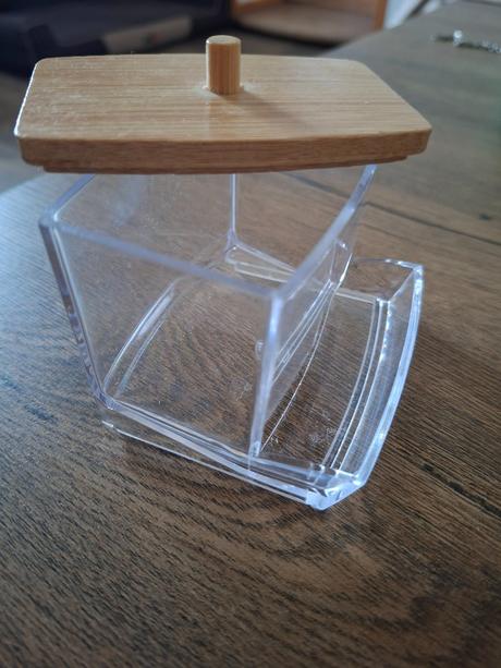 Organizér na vatové tyčinky, 