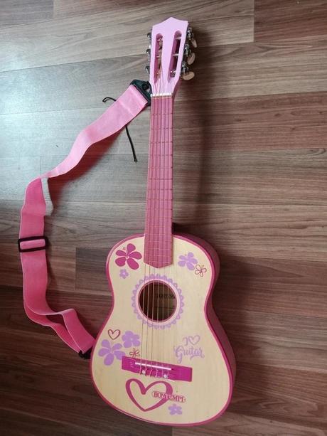 Dětská kytara,