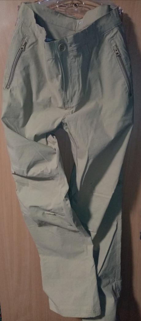 Sportovní kalhoty, 42