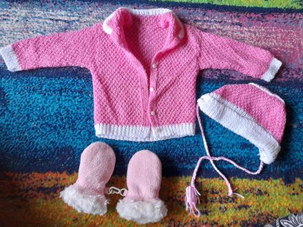Malá růžová sada do porodnice,svetr a čepička,ruka, 68