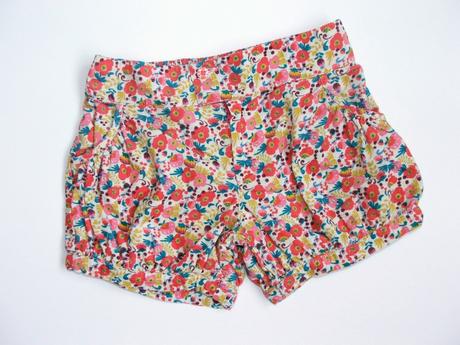 J368 květované kraťasy vel. 5-6 let, marks & spencer,116