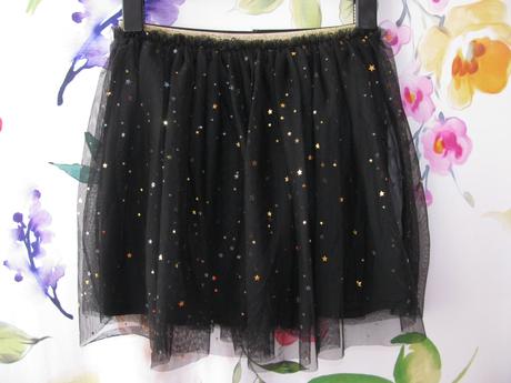 Krásná černá tylová sukně se zlatými hvězdičkami, 152