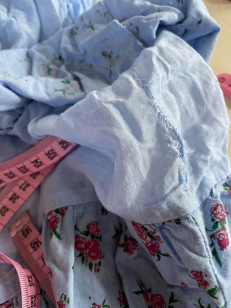 Top s volnáky nebo minišaty pro menší díry se spod, m