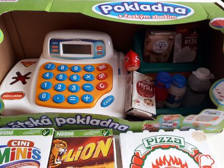 Dětská pokladna rappa a české peníze, 