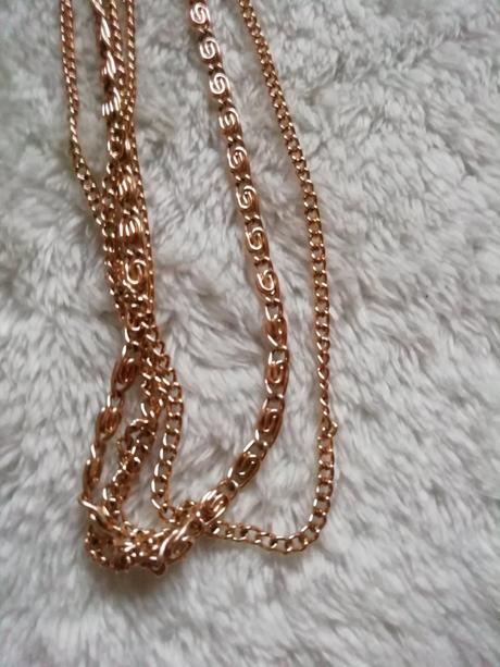 Náhrdelníky, kus 80 kč,