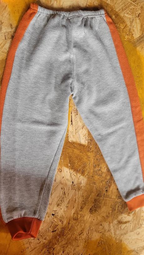 Tepláková souprava a tepláky, 104–116