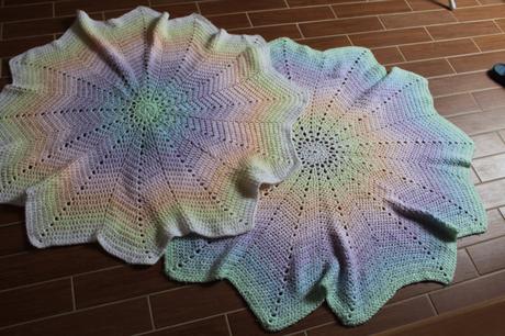 Dvě teplé háčkované přikrývky, 