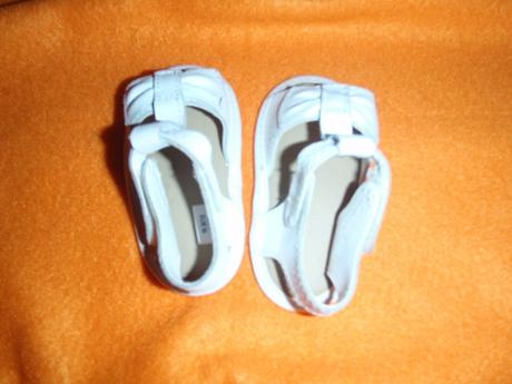 Bílé sváteční capáčky pro nejmenší - vel. 16, <17