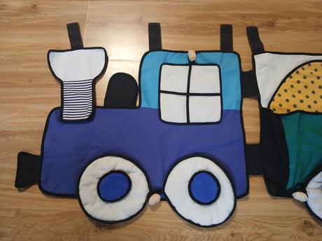 Kapsář za postel vláček, 