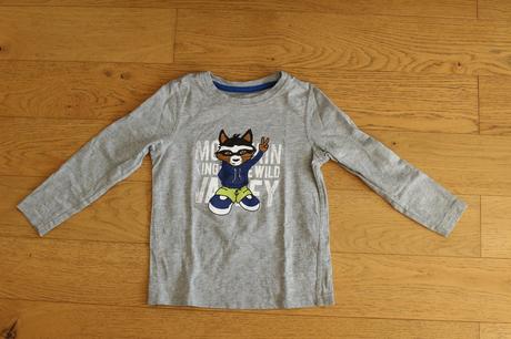 Šedé triko, lupilu,104