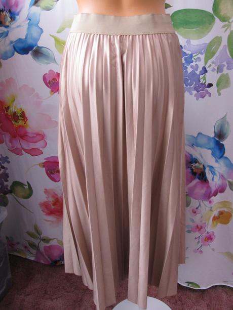 Elegantní,společenská skládaná sukně zn.vila, m