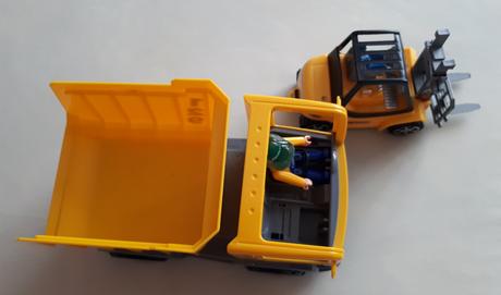 Nákladní auto/sklápěčka a vysokozdvižný vozík,