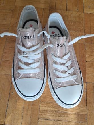 Nové tenisky deckers, 34