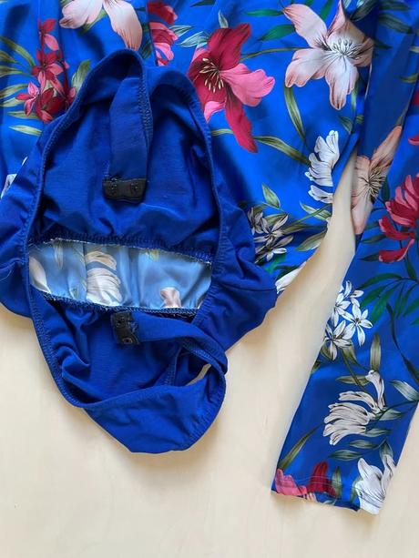 Nové satén body s květy, vel s, prettylittlething, s