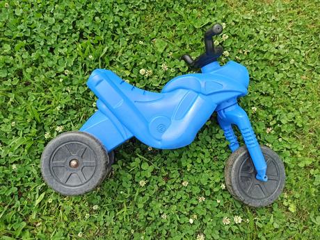 Tříkolka a odrážedlo,