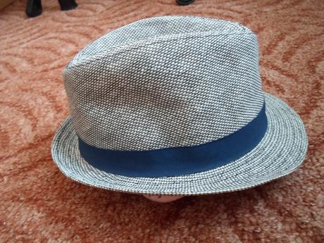 Modrý klobouk, c&a,128