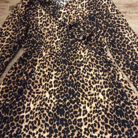 Lehoučké šaty zdobené volánkem, primark,140