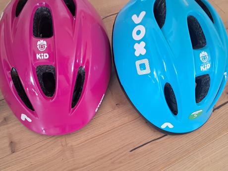 Cyklistické přilby vel.s pro dvojčata, 