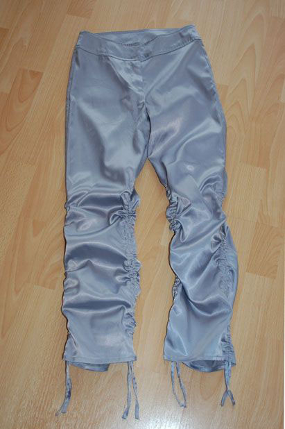 Společenské saténové šedé kalhoty s řasením, 146