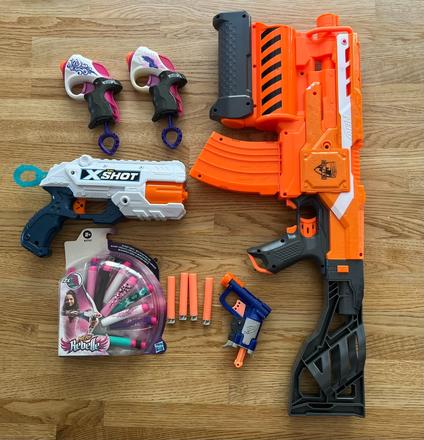 Nerf sada pistolí + náboje,