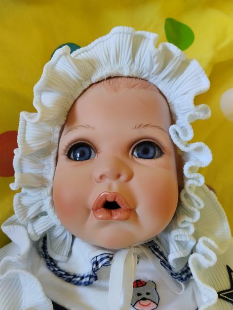 Značené porcelánové miminko,