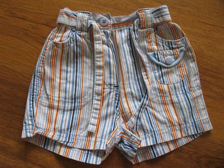 Pruhované kraťasy, 68