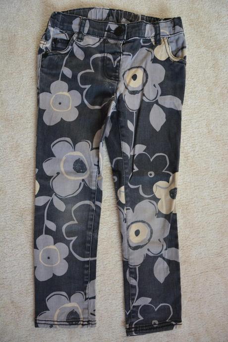 Trika, džíny a legíny s kytkama, 104–116