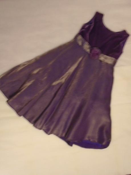 Luxusní šaty se spodničkou vel 4/5 let, cq,110