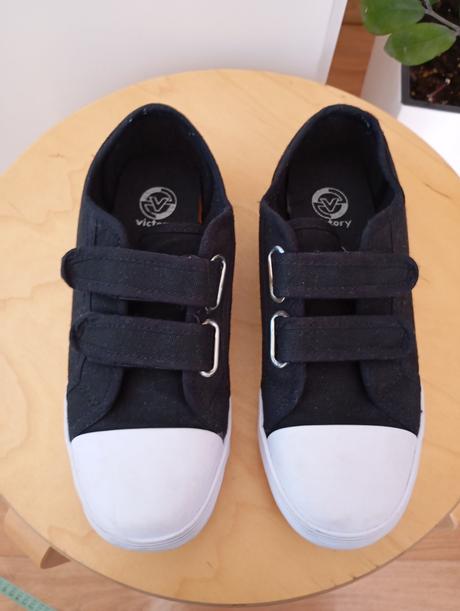 Černé tenisky s bílou podrážkou, victory,35