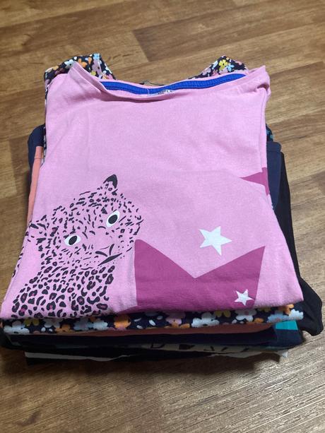 Divci obleceni 11ks, 140