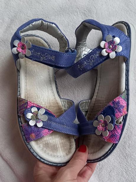 Střevíce - sandále - cena celkem, 33