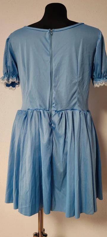 Alenka v říši divů, služebná,