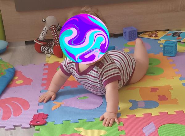 Je zvedání na rukách u sedmiměsíčního dítěte druhé vzpřímení?