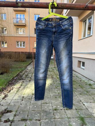 Džíny, 152