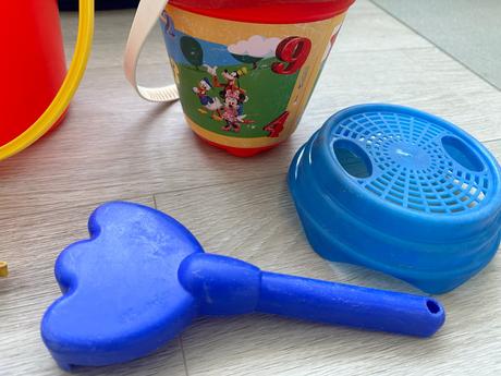 Disney mickey sada na písek - kyblík, lopatka, sít,