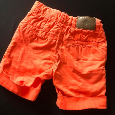 Oranžové šortky, 104