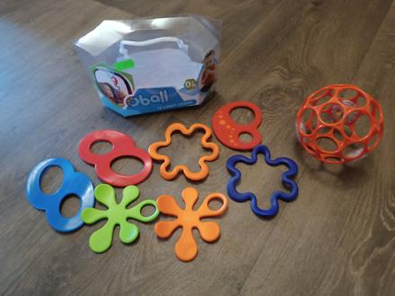 Hračky pro nejmenší - kousátka oball chrastítko,