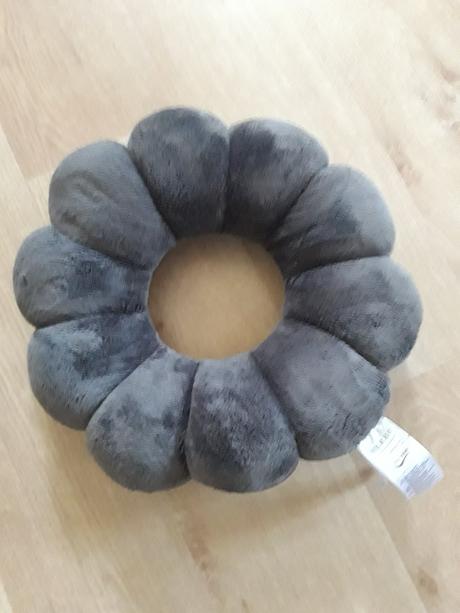 Polštářek s otvorem,