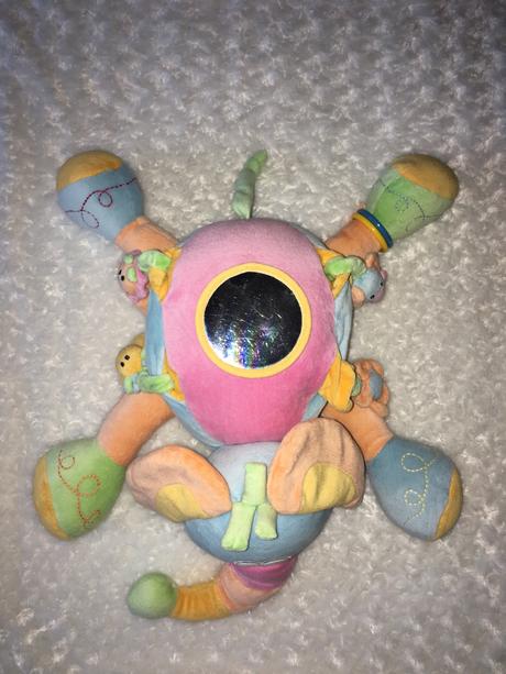 Slon s aktivitami nattou, 