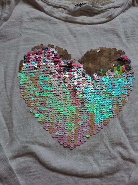 Tričko měnící srdce ve vel. 122/128, h&m,122