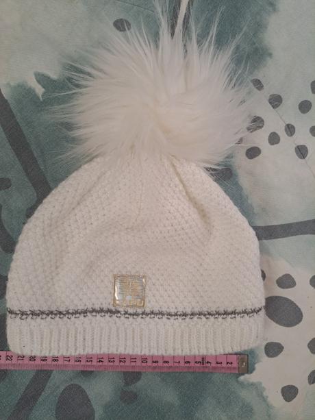 Zimní čepice s  bambulí, 