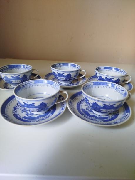 Sada hrnky s podšálky,